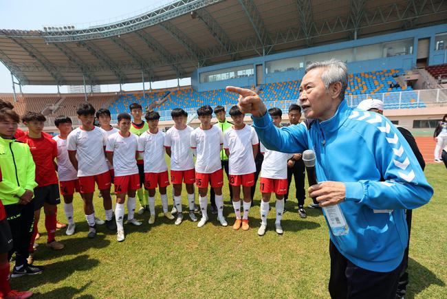 关于今晨体能课后，葡萄牙体育战术微调备战CBA常规赛，更衣室稳定，球队文化再被提及的信息